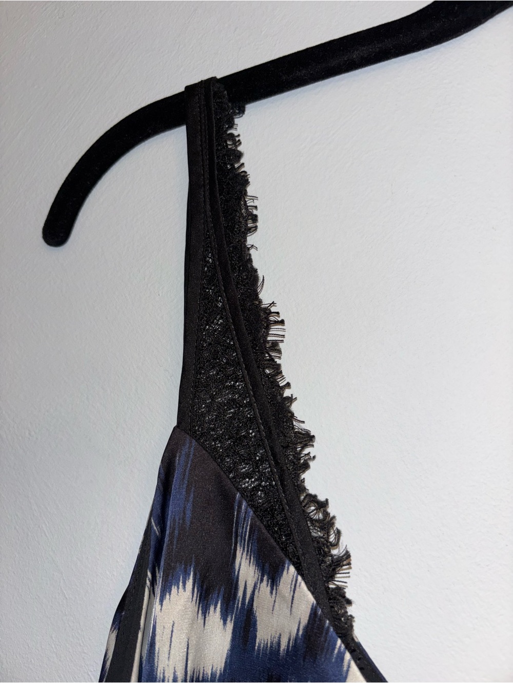Express Patterned Tank with Lace - Picture 4 of 6